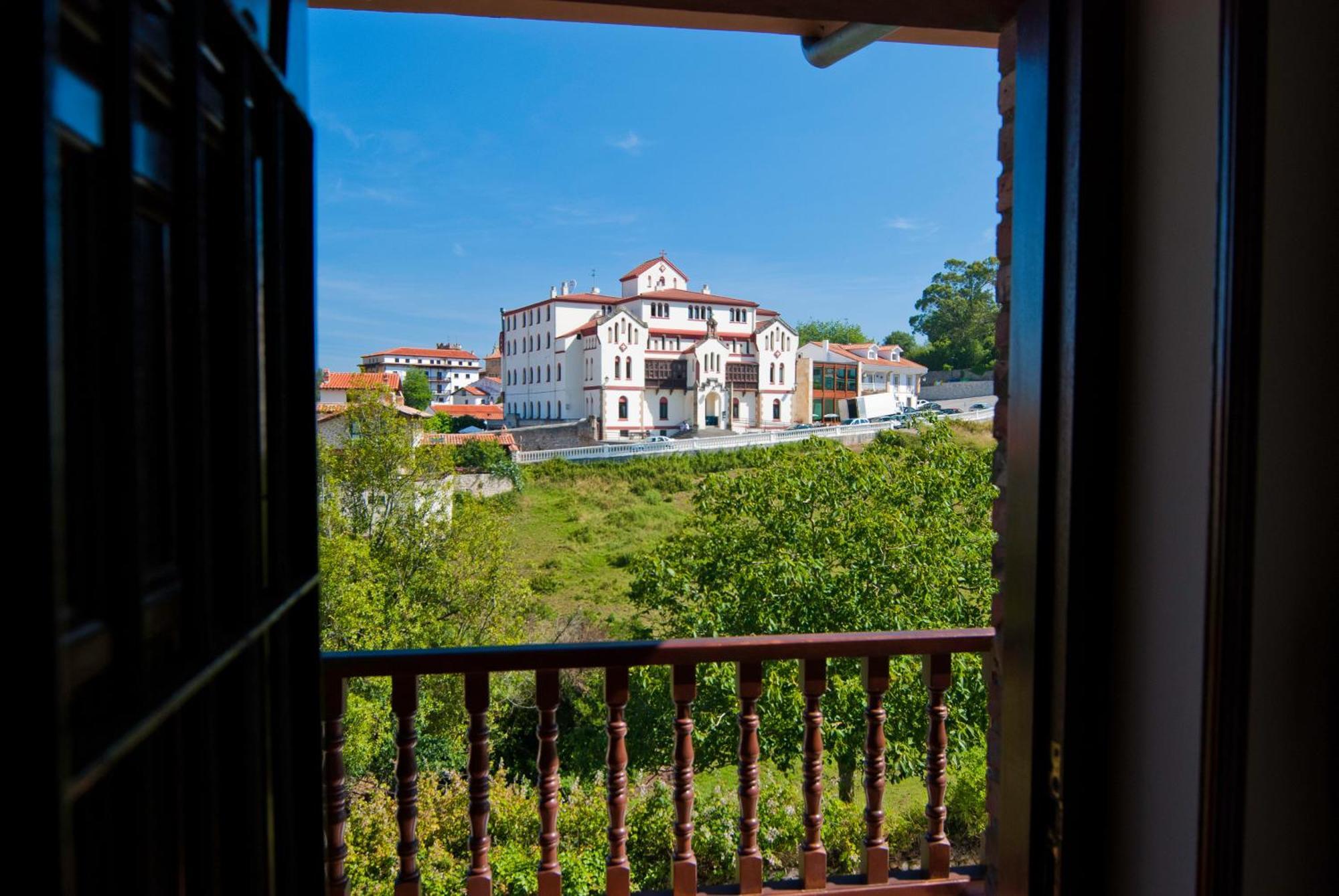 La Solana Montanesa Comillas Exterior foto